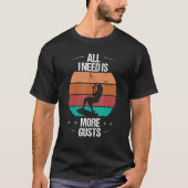 Kitesurfer All I need is more Gusts Kiteboarder Vi Tシャツ (正面)