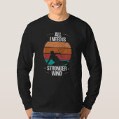 Kitesurfer All I need is stronger Wind Kiteboarder Tシャツ (正面)