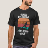 Kitesurfer when everything goes down go up Kiteboa Tシャツ (正面)