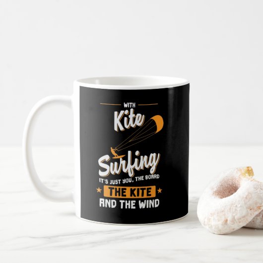 Kitesurfing mit Board und Wind コーヒーマグカップ (ドーナツ)