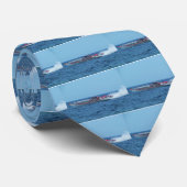 Kitonの沖合いのパワーボート ネクタイ (ロール)