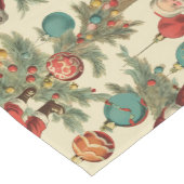 Kitschy Santa and Ornaments  ショートテーブルランナー (コーナー)