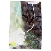 Kittenクリスマスタイム抱き枕 – 中、マット ミディアムペーパーバッグ (裏面)