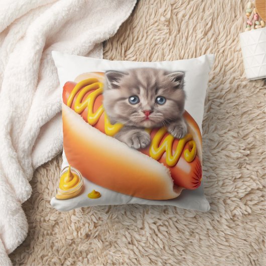 kitten in hot dog with mustard クッション (ブランケット)