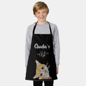 Kitten looking art and name All-Over Print Apron エプロン (着用した状態)