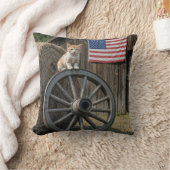 Kitten On an Old Wagon Wheel  クッション (ブランケット)