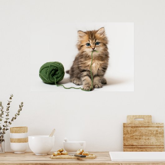 Kitten With Green Yarn ポスター (キッチン)