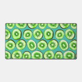 Kiwiスライスのターコイズ デスクマット (正面)