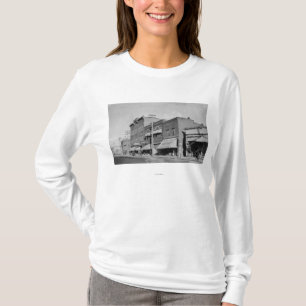 Klamathのメイン・ストリートを調べる滝、か眺め Tシャツ