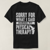 Knee Replacement Funny Therapy Surgery Recovery  Tシャツ (デザイン正面)