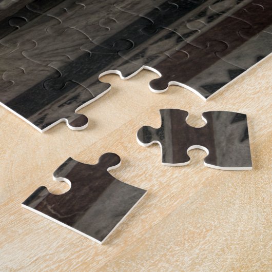 Kneelerが付いている古い木教会ベンチ ジグソーパズル (側面)