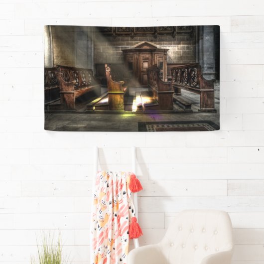 Kneelerが付いている古い木教会ベンチ 横断幕 (インサイチュ)