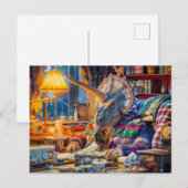 Knitting Triceratops in a Cozy Armchair シーズンポストカード (正面/裏面)