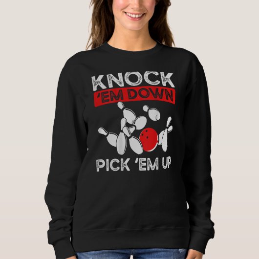 Knock Em Down Pick Em Up Backprint Bowling スウェットシャツ (正面)