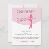 Knockoutベビーシャワーの妊婦の上でたたかれる 招待状 (裏面)