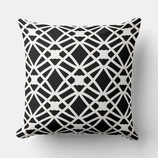 Knots on black pattern クッション (正面)