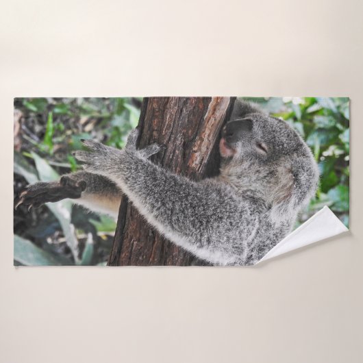 KOALA BEAR SLEEPING ON TREE バスタオル (バスタオル)