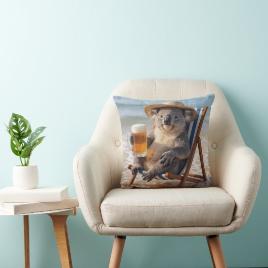 Koala Bear With a Beer on a Beach クッション (椅子)
