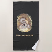 "Koalafied to Nap – Cute Sleepy Koala T-Shirt" ビーチタオル (正面)