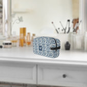 Koi Fish and Water Lily Blue Chinoiserie Monogram ドップキット