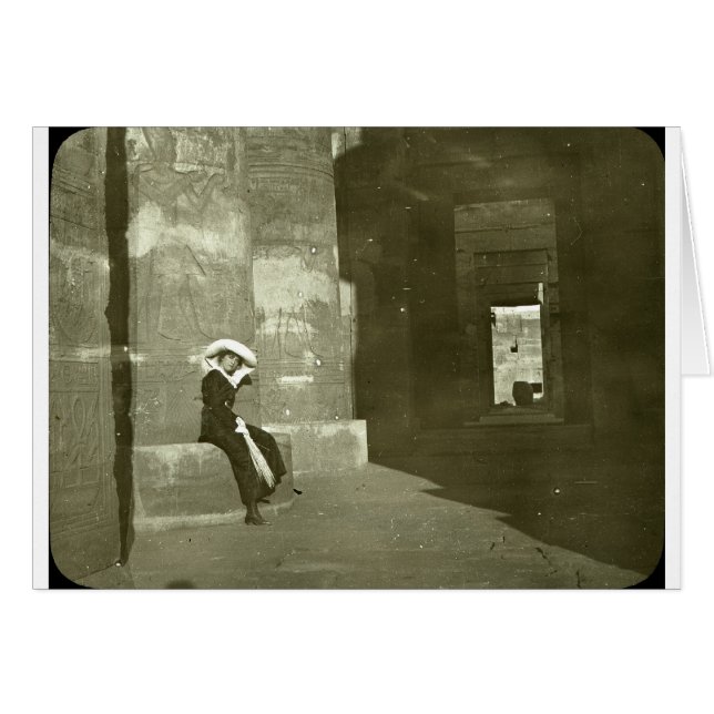 Kom Omboの寺院、エジプトの早い1900年代の女性 (正面横)