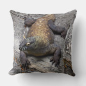 Komodo Dragon Rock Perch Scene クッション (正面)