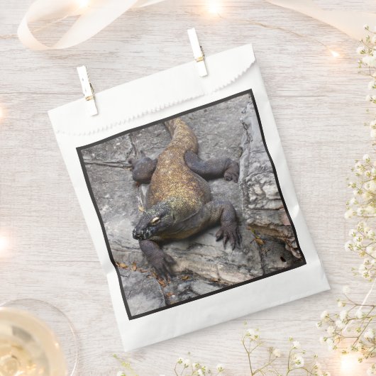 Komodo Dragon Rocky Scene Bag フェイバーバッグ (クリップ留めされた状態)