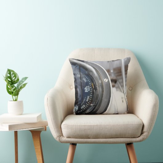 Kompas dat de richting geeft aan een avontuur. クッション (椅子)