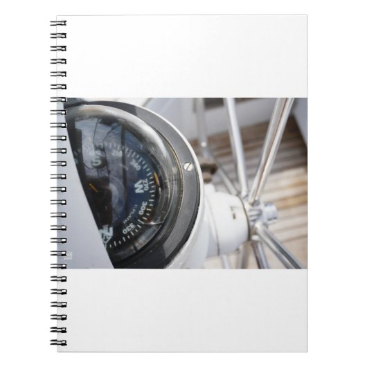 Kompas dat de richting geeft aan een avontuur.  ノートブック (正面)