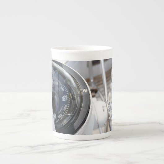 Kompas dat de richting geeft aan een avontuur. ボーンチャイナマグカップ (正面)