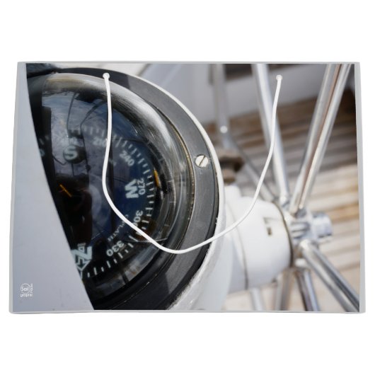 Kompas dat de richting geeft aan een avontuur. ラージペーパーバッグ (正面)