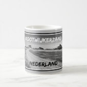 Kootwijkerzand、Nederland、Black and white コーヒーマグカップ (中央)