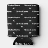 Koozieへの40歳の誕生日パーソナライズされた贈り 缶クーラー (裏面)