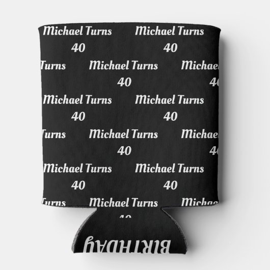 Koozieへの40歳の誕生日パーソナライズされた贈り 缶クーラー (裏面)