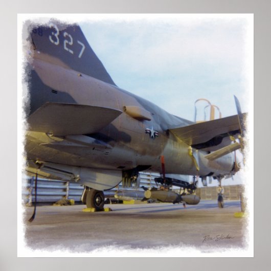 Korat AFB Thailand 1968 F-105 A1プリント ポスター (正面)