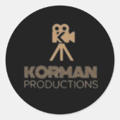 Korman Productions YouTubeチャネルロゴ ラウンドシール (正面)
