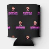Korman Productions YouTubeチャンネルピンクロゴタイル 缶クーラー (裏面)