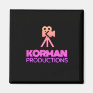 Korman Productions YouTubeチャンネルピンクロゴ マグネット