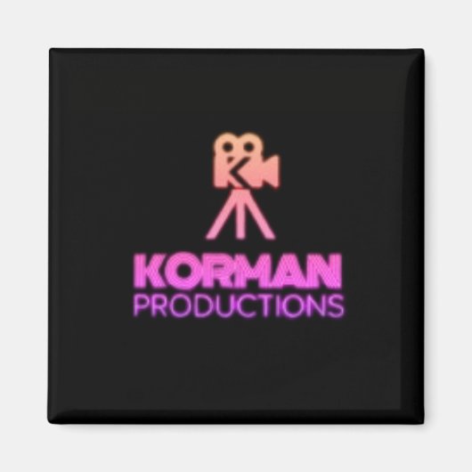 Korman Productions YouTubeチャンネルピンクロゴ マグネット (正面)