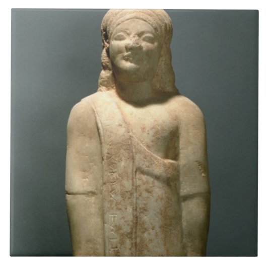 Kouros Dionysermos、ギリシャ語、初期の期間、c.600 B タイル (正面)