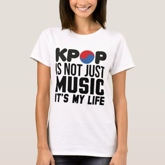 Kpopは私の生命音楽スローガンのグラフィックです Tシャツ (正面)