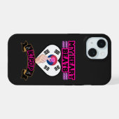 KPopハート韓国フラッグハンドシンボル音楽デザイン iPhone 15ケース (裏面横)