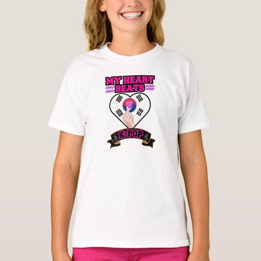 KPopハート韓国フラッグハンドシンボル音楽デザイン Tシャツ (正面)