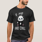 Kpop and Chill Cute Panda Graphic Tシャツ (正面)