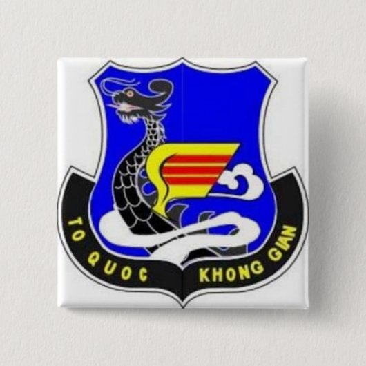 KQVN 缶バッジ (正面)