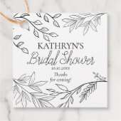 Kraft上のウィスピーな黒いフローラのアウトラインブライダルシャワー フェイバータグ (正面)