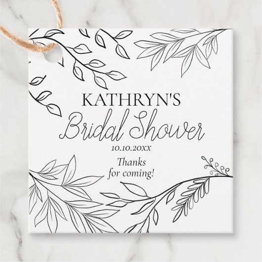 Kraft上のウィスピーな黒いフローラのアウトラインブライダルシャワー フェイバータグ (正面)