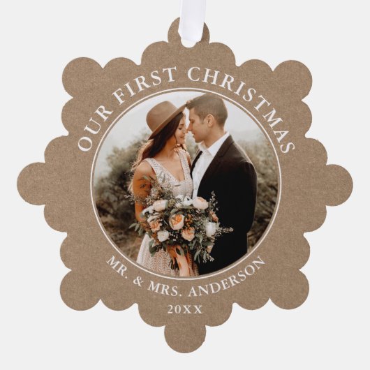 Kraft私たち素朴の初めてのクリスマスカップルの写真 オーナメントカード (正面)