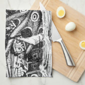 KrakenかタコEatting海賊船、黒または白 キッチンタオル (四つ折り)