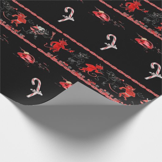 Krampusによって壊されるクリスマス ラッピングペーパー (角)